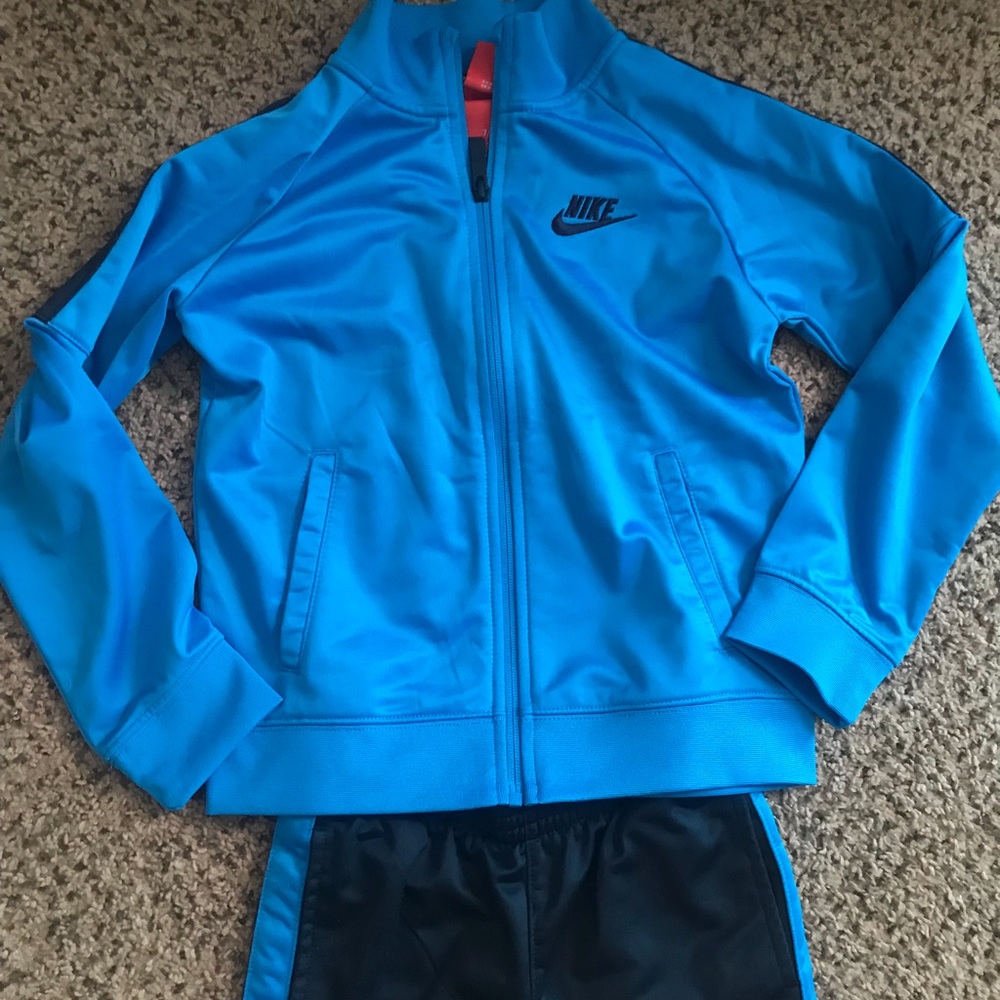Boys Nike track set & extra pant